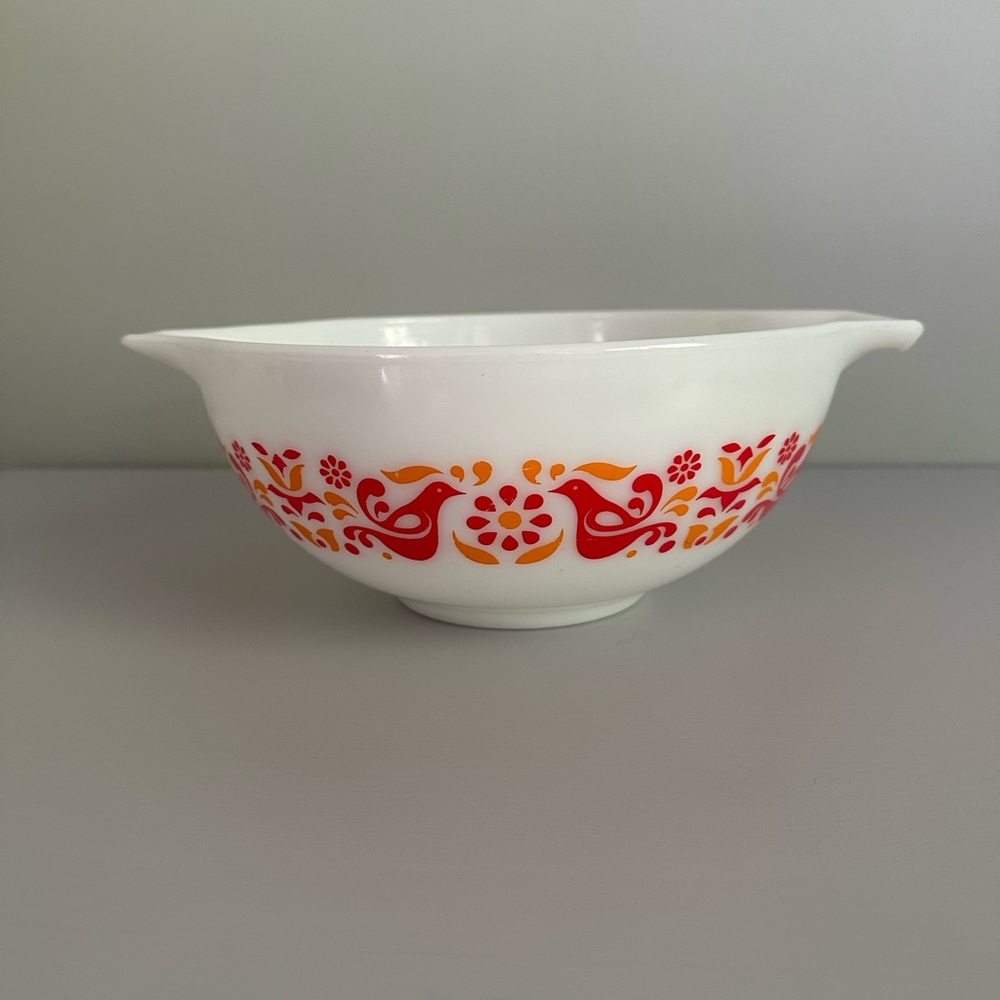 Vintage Pyrex Friendship #443 Cinderella mixing bowl